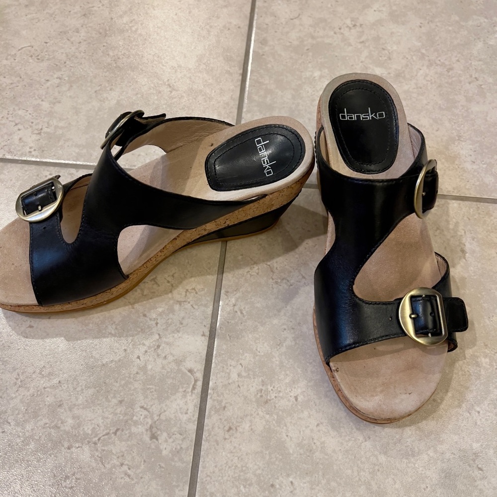 Dansko sandals size 7